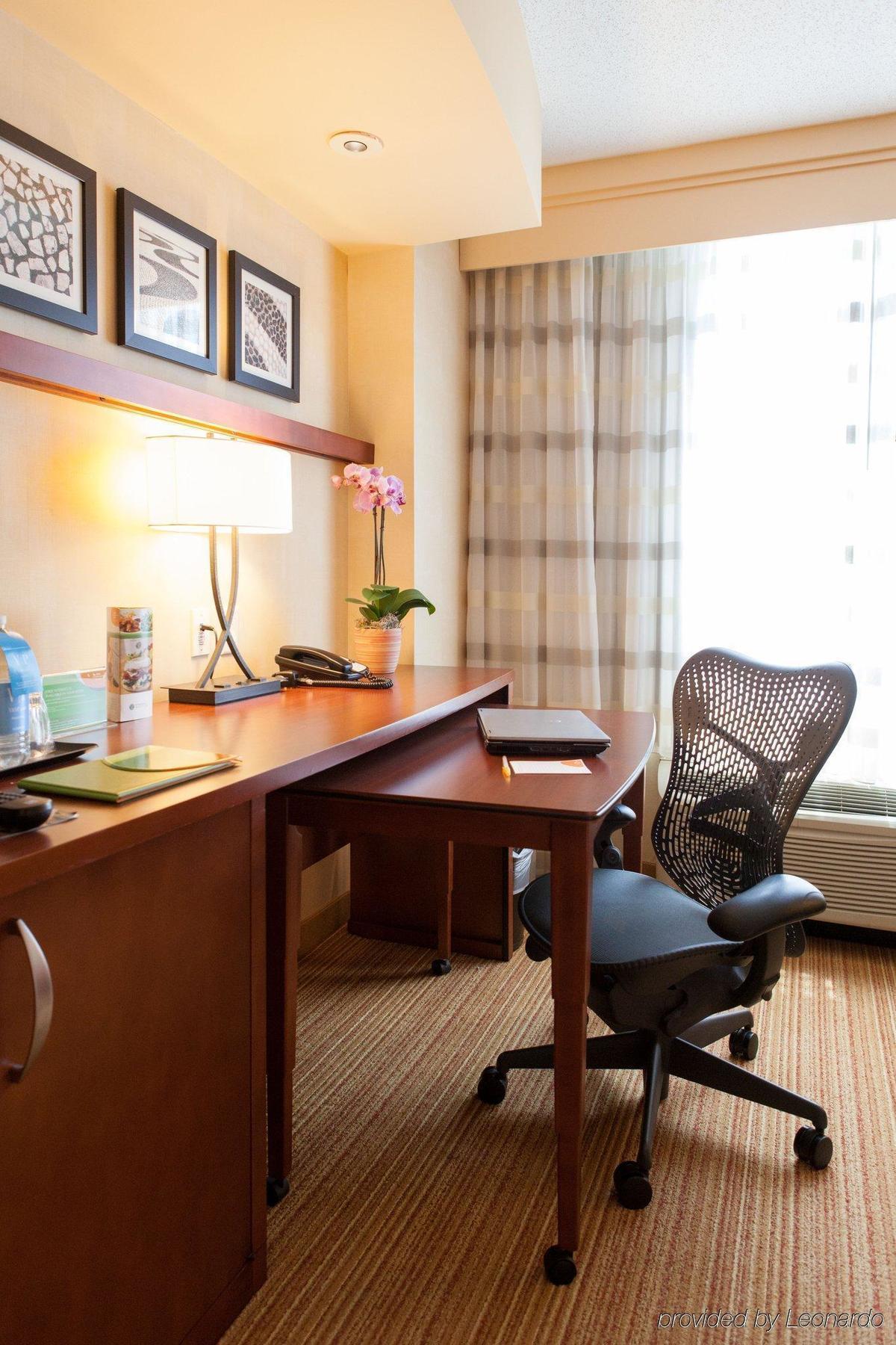 Courtyard By Marriott Silver Spring Downtown Экстерьер фото